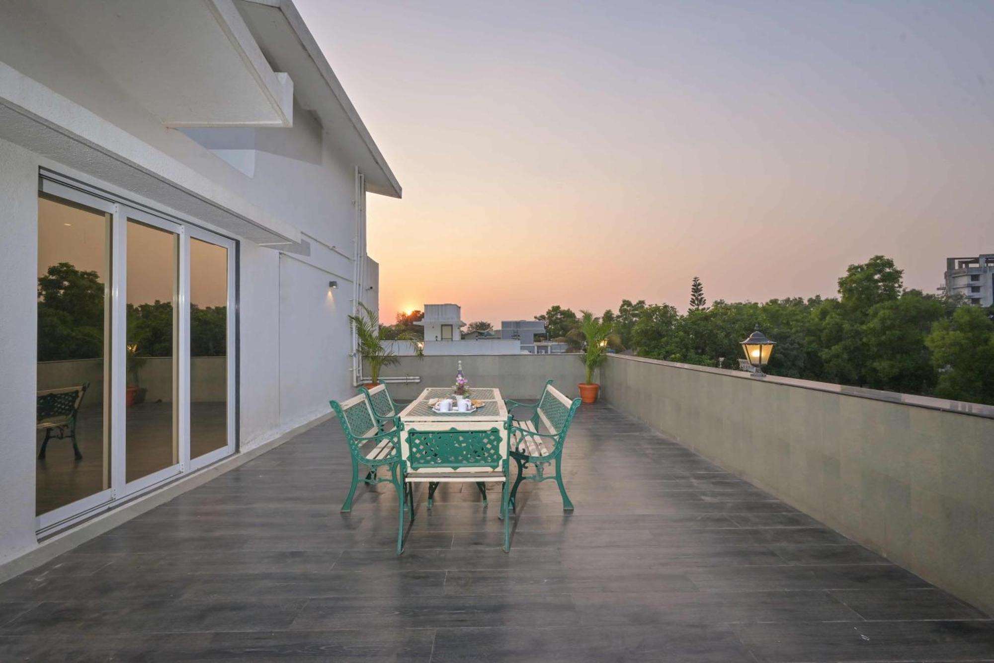 Elegant Villa By Tropicana Stays Lonavala Exterior photo
